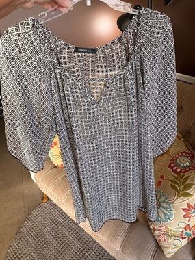 chic Black & White Geometric Peasant Tunic